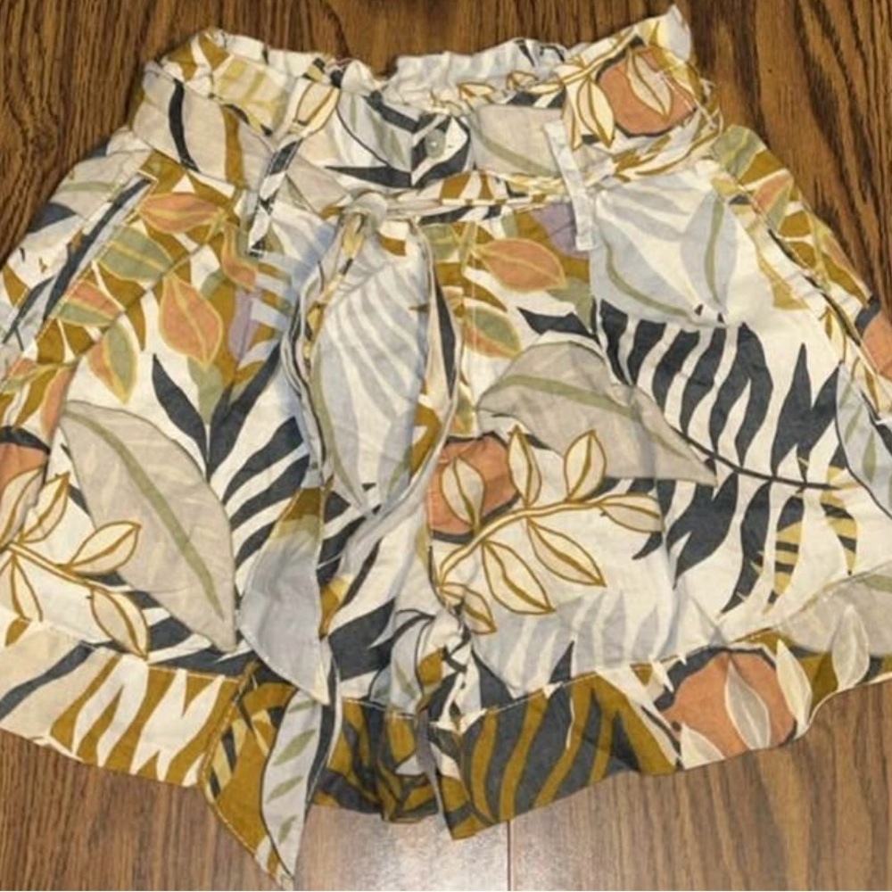 C&C California Linen Shorts with Leaf Print